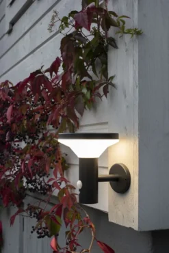 Airam Arlo Solar LED Vägglampa on/off & sensor