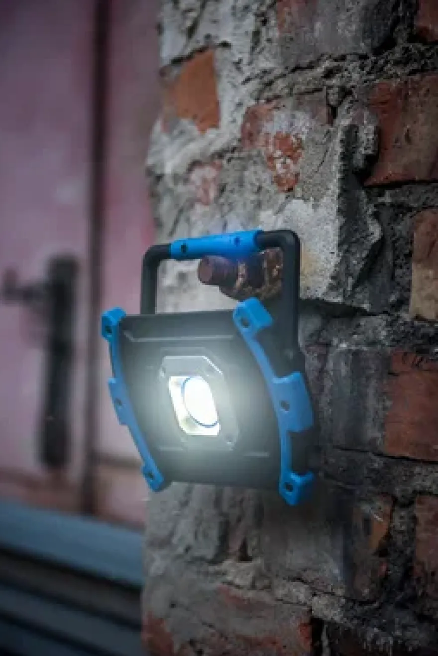 Airam Worky Strålkastare IP65 USB