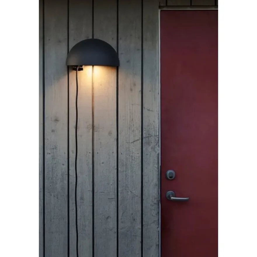 Hide-a-lite Arc Vägglampa med uttag