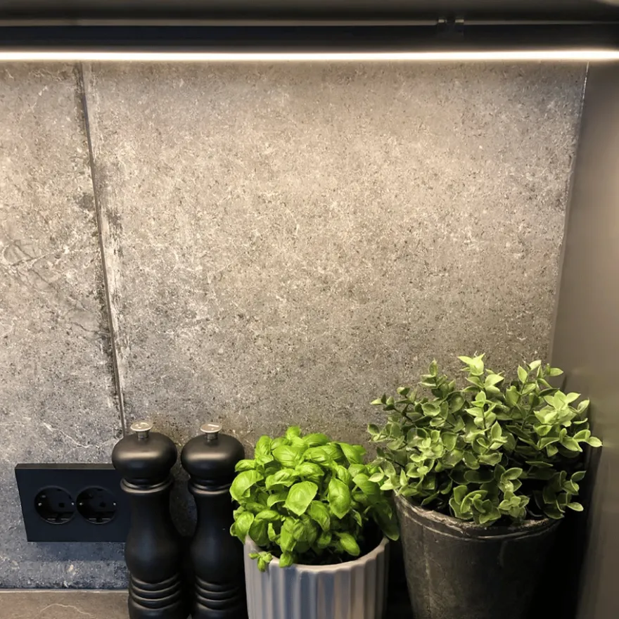 Namron Aluminiumprofil 2114 Utanpåliggande 2m