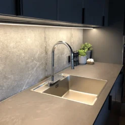 Namron Aluminiumprofil 2114 Utanpåliggande 2m
